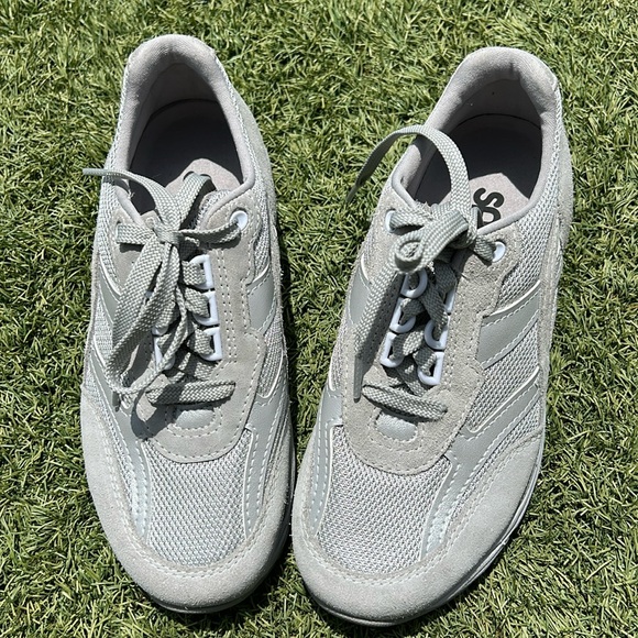 Like New SAS Women’s Tour Mesh Lace Up Sneaker, Size 6.5 WW, Dust Color - Picture 2 of 12